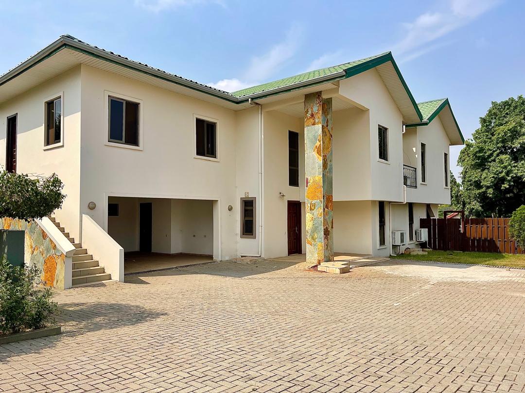5 BEDROOM HOUSE WITH SWIMMING POOL FOR RENT IN CANTONMENTS, ACCRA - 1