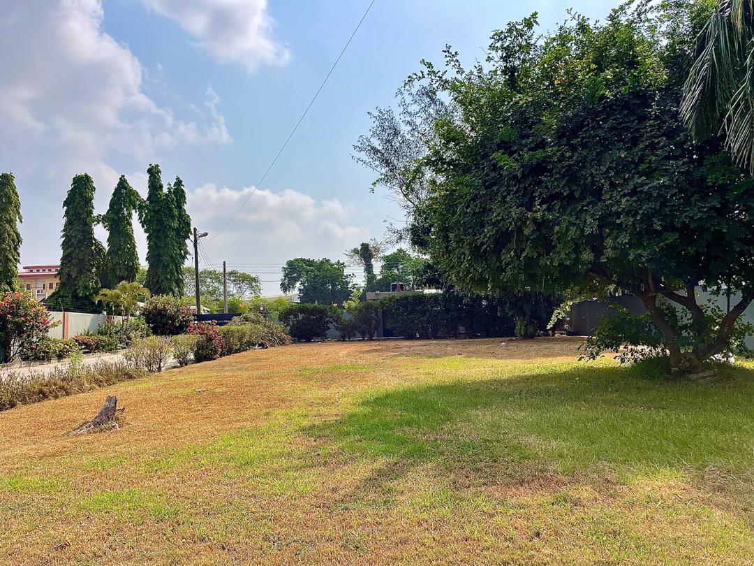 5 BEDROOM HOUSE WITH SWIMMING POOL FOR RENT IN CANTONMENTS, ACCRA - 2
