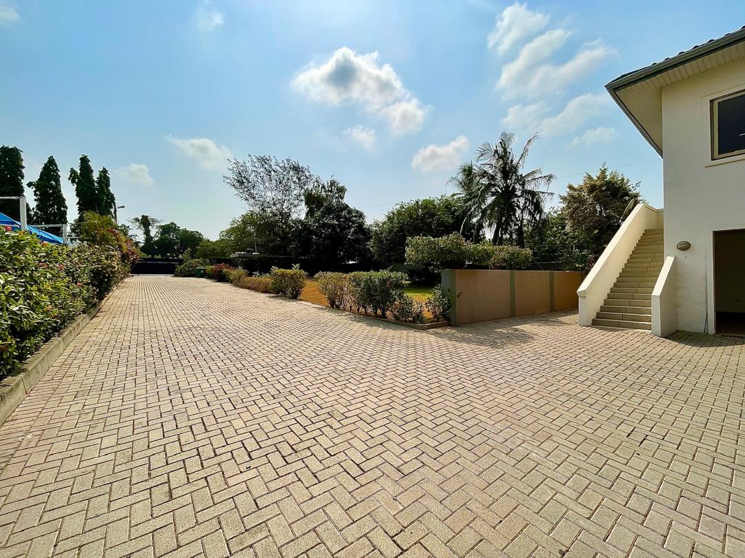 5 BEDROOM HOUSE WITH SWIMMING POOL FOR RENT IN CANTONMENTS, ACCRA - 3