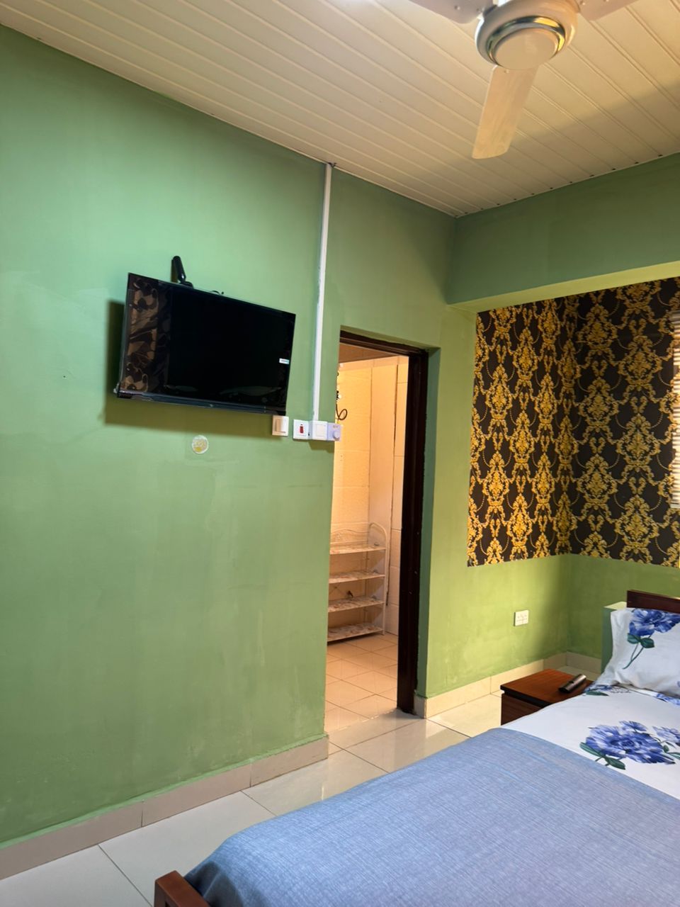 247 Hotel Apartment- (Queen bed with A/C) - 6