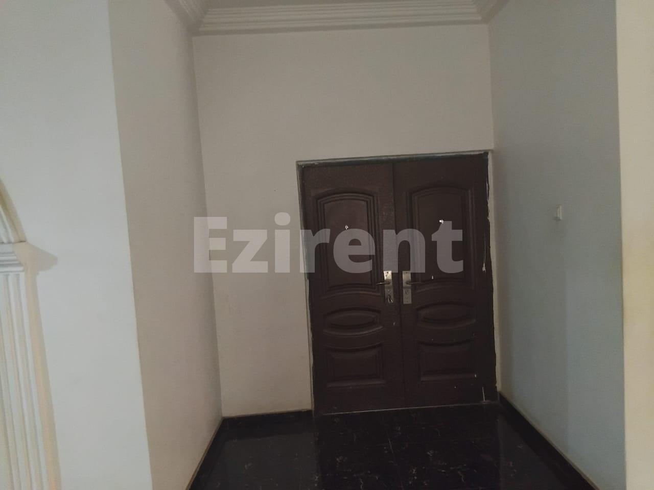 5 Bedroom Apartment eith very spacious Hall and Kitchen. Big Car park. - 3