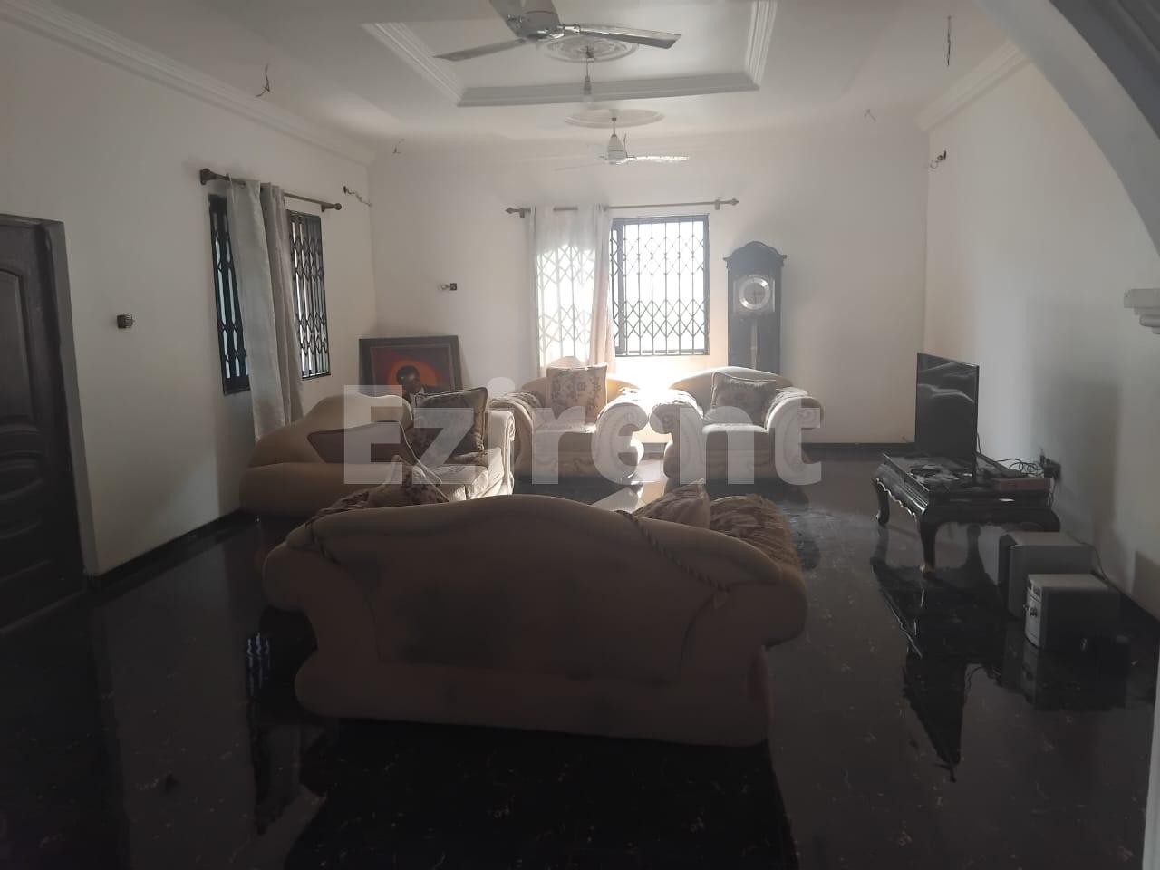 5 Bedroom Apartment eith very spacious Hall and Kitchen. Big Car park. - 7