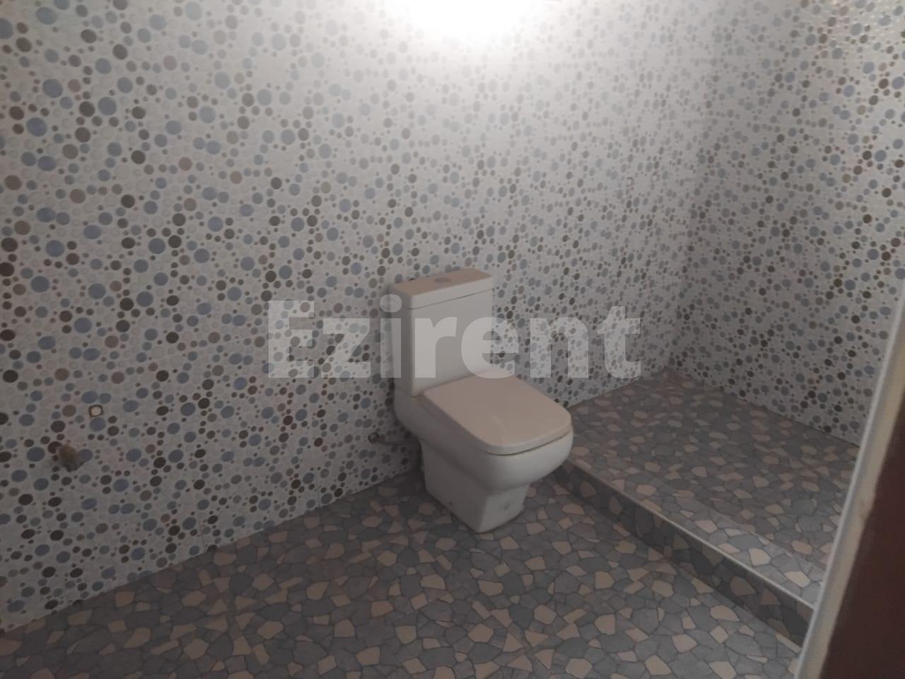 5 Bedroom Apartment eith very spacious Hall and Kitchen. Big Car park. - 8