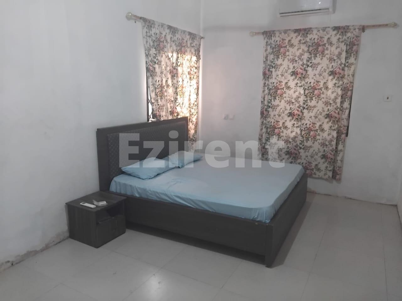 5 Bedroom Apartment eith very spacious Hall and Kitchen. Big Car park. - 12