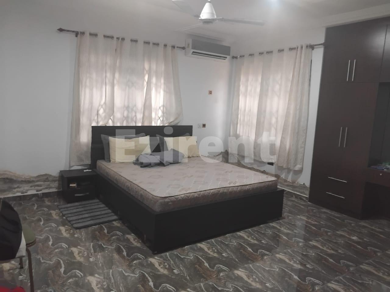 5 Bedroom Apartment eith very spacious Hall and Kitchen. Big Car park. - 14